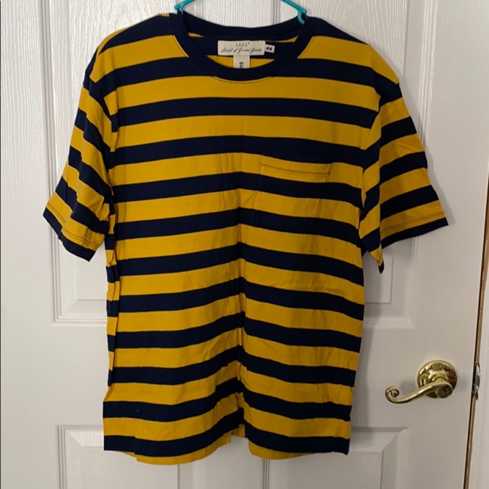 short sleeve shirt